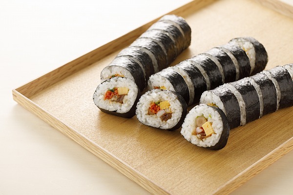 美味しい冷凍太巻き寿司を使って、食卓を華やかに、そして調理時間を有効に！